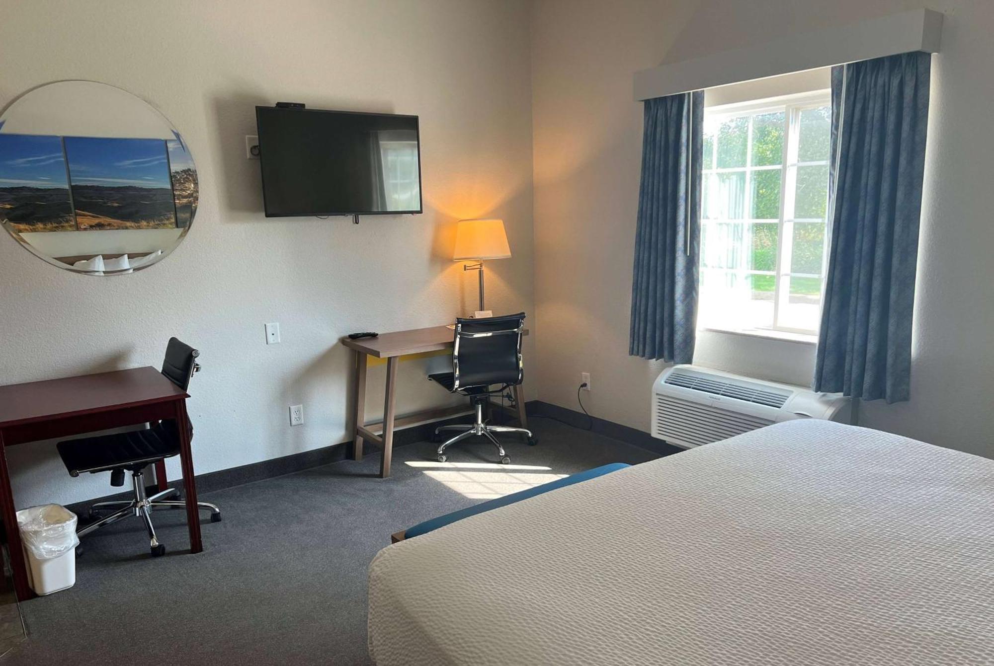 Days Inn & Suites By Wyndham Columbus Ne Dış mekan fotoğraf